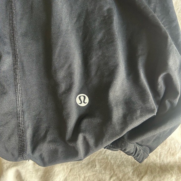 Lululemon Open back Size 6 Black Women's Top - Picture 4 of 4